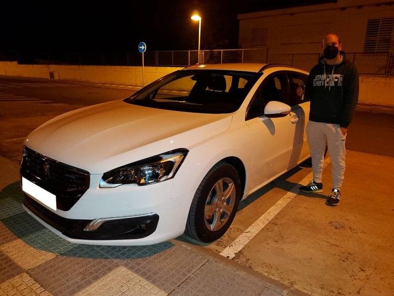 Alvaro ya está recorriendo Huelva con su Peugeot 508
