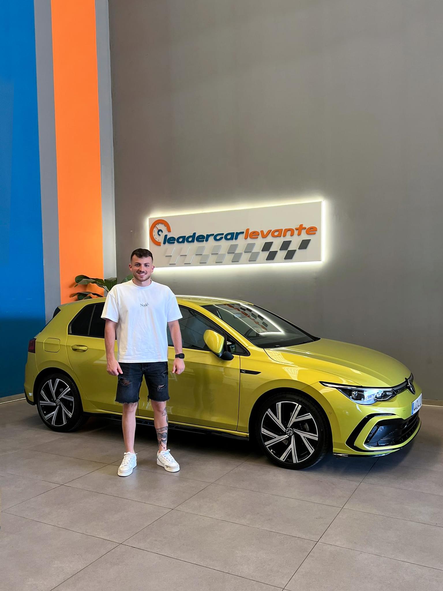 He comprado recientemente un coche en LeaderCar Levante, el estado de VW Golf es impecable. Gran atención por parte del equipo de LeaderCar y sobretodo de Carlos con ayuda a diario. Resolviendo todas las dudas y total facilidad para la compra del mismo. 10/10