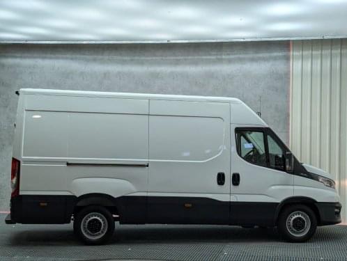 IVECO DAILY 35S16 L3H2 160CV 2022 de segunda mano