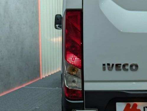 IVECO DAILY FURGON 35S16 L3H2 160CV 2022 de segunda mano