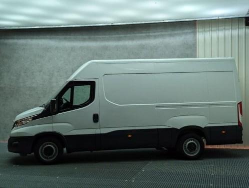 IVECO DAILY FURGON 35S16 L3H2 160CV 2022 de segunda mano