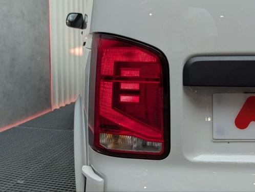 VOLKSWAGEN TRANSPORTER 2.0 TDI 110CV L2H1 2021 de segunda mano