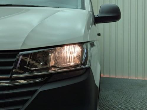 VOLKSWAGEN TRANSPORTER 2.0 TDI 110CV L2H1 2021 de segunda mano