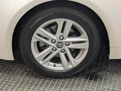 TOYOTA COROLLA 125H BUSINESS PLUS E-CVT 2021 de segunda mano