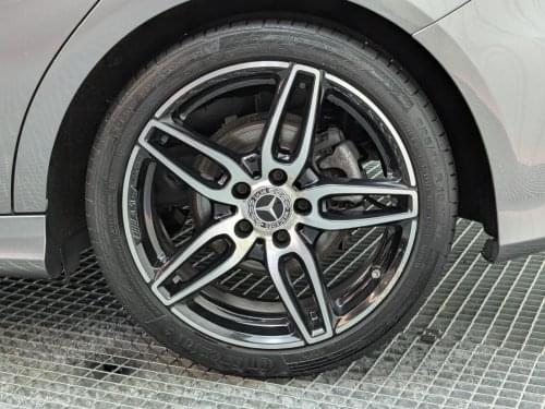 MERCEDES CLASE A A180 SPORT EDITION AMG 122CV 2018 de segunda mano