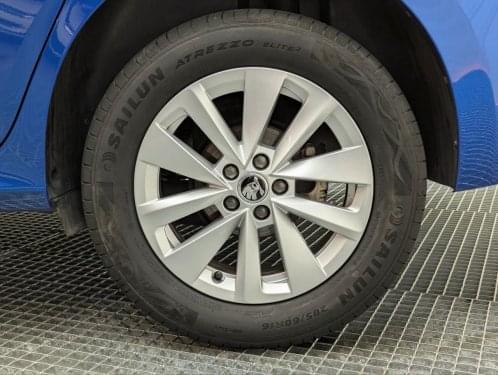 SKODA KAMIQ 1.5 TSI 150CV  DSG AMBITION 2023 de segunda mano