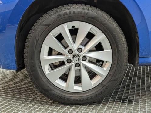 SKODA KAMIQ 1.5 TSI 150CV  DSG AMBITION 2023 de segunda mano