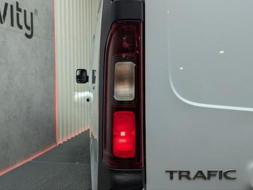RENAULT TRAFIC FURGON 2.0 DCI 120 CV  L2H1 2021 de segunda mano