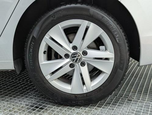 VOLKSWAGEN GOLF VIII 2.0TDI SCR 150CV DSG LIFE 2021 de segunda mano