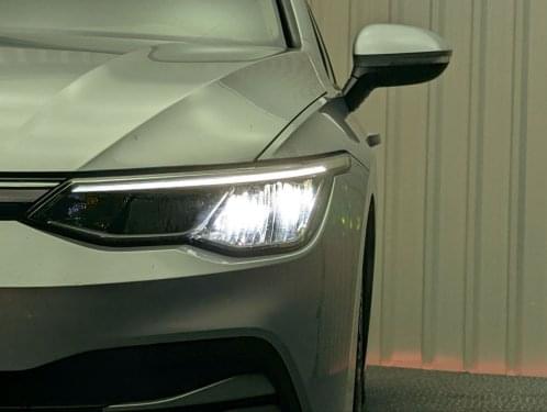 VOLKSWAGEN GOLF VIII 2.0TDI SCR 150CV DSG LIFE 2021 de segunda mano