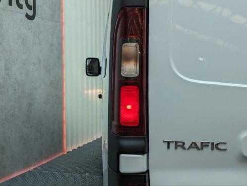 RENAULT TRAFIC FURGON 27 L1H1 DCI 95CV 2018 de segunda mano