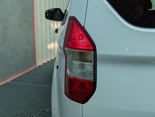 FORD TOURNEO COURIER 1.5 TDCI 75CV AMBIENTE 2019 de segunda mano