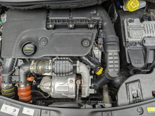 PEUGEOT 2008 ALLURE BLUEHDI 1.6 120CV 2018 de segunda mano