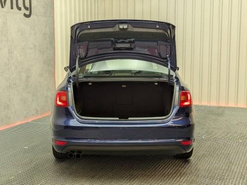 VOLKSWAGEN JETTA 2.0 TDI 140CV SPORT 2011 de segunda mano