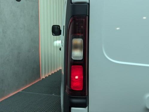 RENAULT TRAFIC FURGON 2.0 BLUEDCI 130CV L1H1 2023 de segunda mano