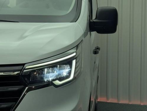 RENAULT TRAFIC 2.0 BLUEDCI 130CV PASSENGER 9 PL 2021 de segunda mano