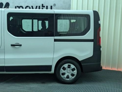 RENAULT TRAFIC 2.0 BLUEDCI 130CV PASSENGER 9 PL 2021 de segunda mano