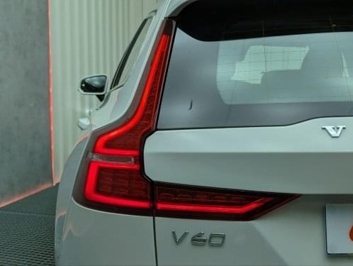 VOLVO V60 2.0 B4 (D) MOMENTUM PRO AUTO 2022 de segunda mano