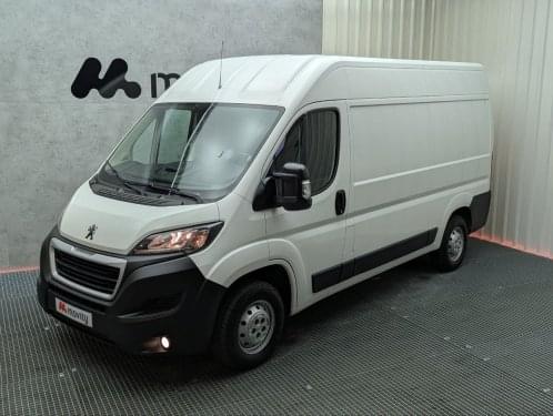 PEUGEOT BOXER FURGON 2.2 BLUE HDI 140 335 L2H2 PREMIUM 2020 de segunda mano