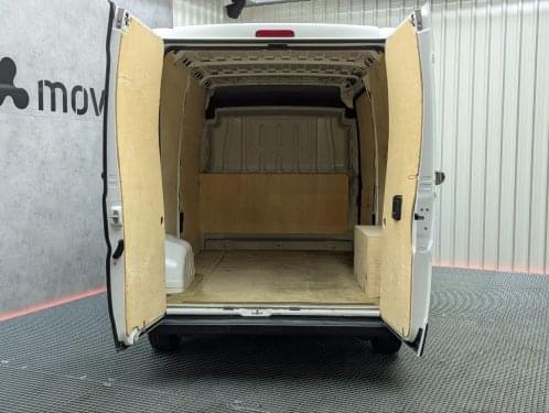 PEUGEOT BOXER FURGON 2.2 BLUE HDI 140 335 L2H2 PREMIUM 2020 de segunda mano