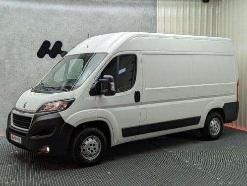 PEUGEOT BOXER FURGON 2.2 BLUE HDI 140 335 L2H2 PREMIUM 2020 de segunda mano