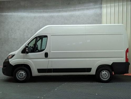 PEUGEOT BOXER FURGON 2.2 BLUE HDI 140 335 L2H2 PREMIUM 2020 de segunda mano