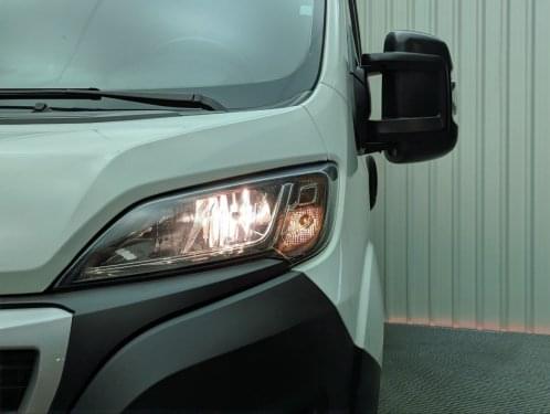 PEUGEOT BOXER FURGON 2.2 BLUE HDI 140 335 L2H2 PREMIUM 2020 de segunda mano