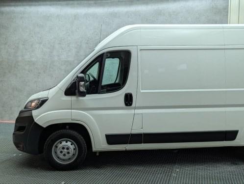 PEUGEOT BOXER FURGON 2.2 BLUE HDI 140 335 L2H2 PREMIUM 2020 de segunda mano
