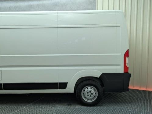 PEUGEOT BOXER FURGON 2.2 BLUE HDI 140 335 L2H2 PREMIUM 2020 de segunda mano