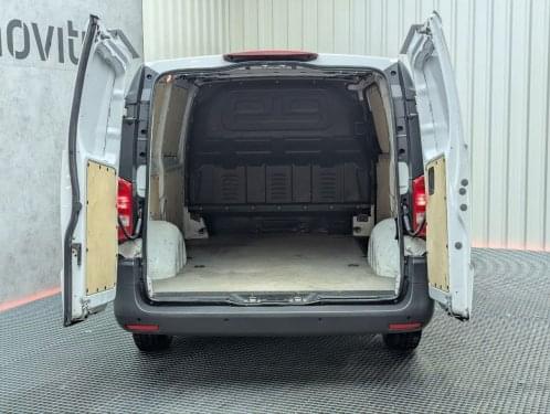 MERCEDES VITO FURGON 114CDI AUTO 136CV 2023 de segunda mano