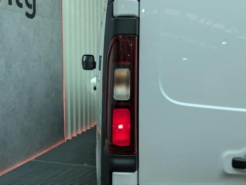 RENAULT TRAFIC FURGON 2.0 BLUEDCI 130CV L2H1 2023 de segunda mano