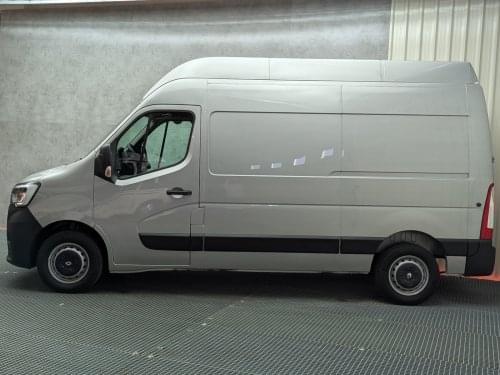 RENAULT MASTER FURGON DCI 135CV L2H3 2020 de segunda mano