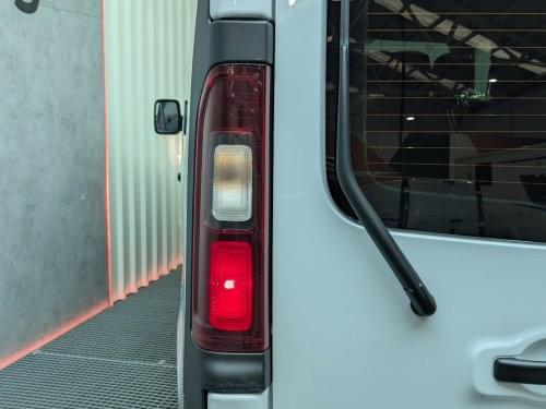 NISSAN NV 300 1.6DCI 120CV COMBI 6 L2H1 2018 de segunda mano