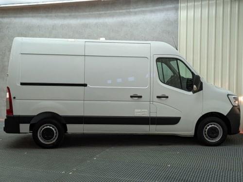 RENAULT MASTER FURGON 2.3 DCI 135CV L2H2 2021 de segunda mano