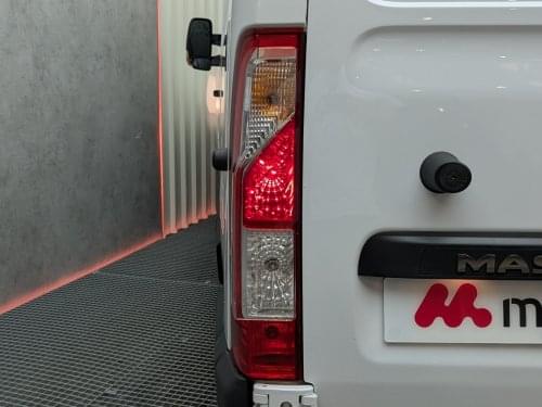 RENAULT MASTER FURGON 2.3 DCI 135CV L2H2 2021 de segunda mano