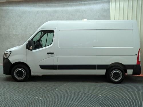 RENAULT MASTER FURGON 2.3 DCI 135CV L2H2 2021 de segunda mano