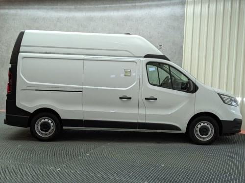 RENAULT TRAFIC L2H2 3T 2.0 BLUEDCI 150CV 2023 de segunda mano