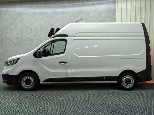 RENAULT TRAFIC L2H2 3T 2.0 BLUEDCI 150CV 2023 de segunda mano
