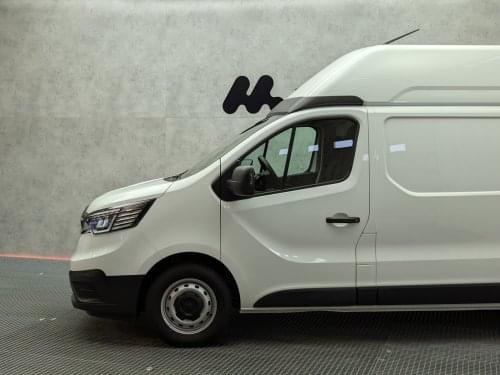 RENAULT TRAFIC L2H2 3T 2.0 BLUEDCI 150CV 2023 de segunda mano