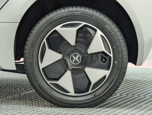 XEV YOYO STANDARD V22 L7 e-C 15KW 20CV 2023 de segunda mano