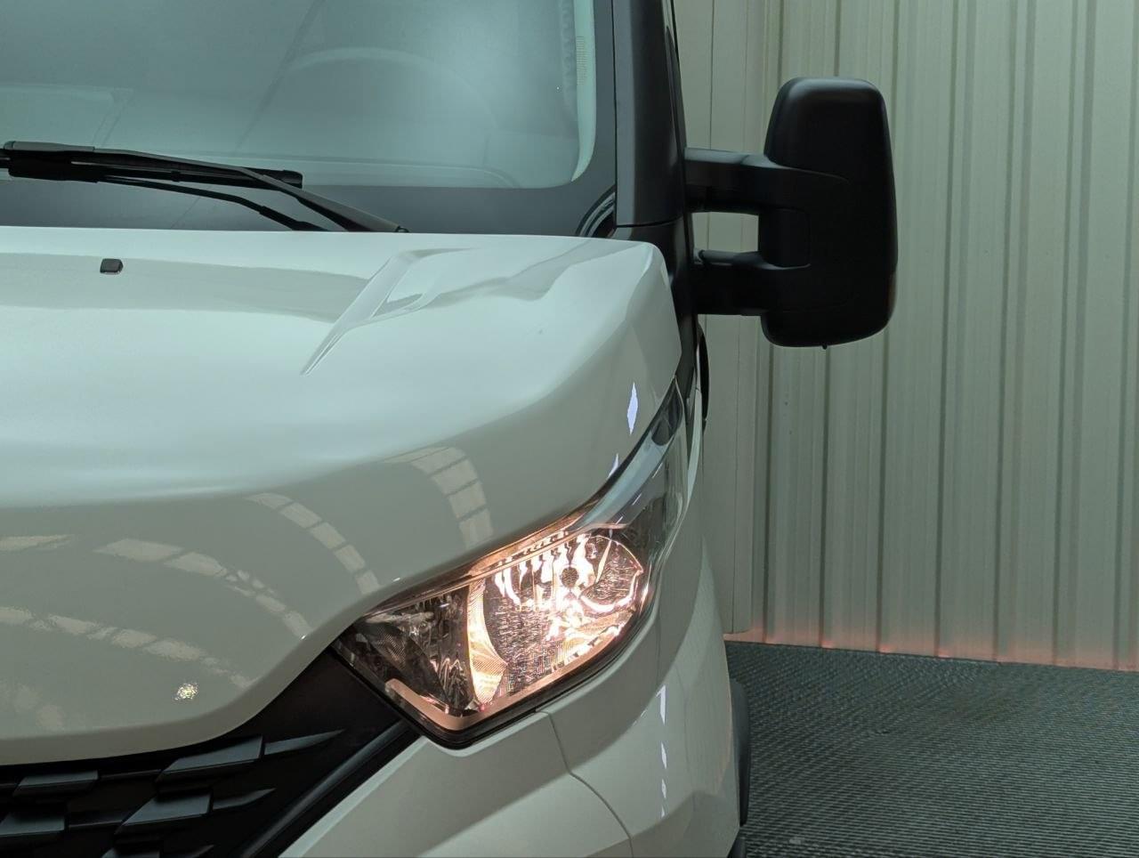IVECO 35C14 2.3 136CV CARROZADO CON PLATAFORMA 12 
