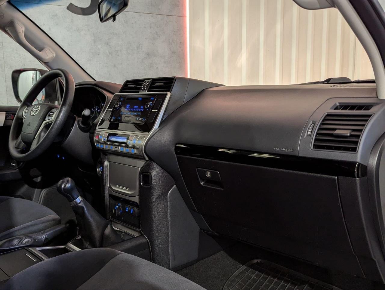 TOYOTA LAND CRUISER 2.8 D-4D 7PL GX 177CV 21