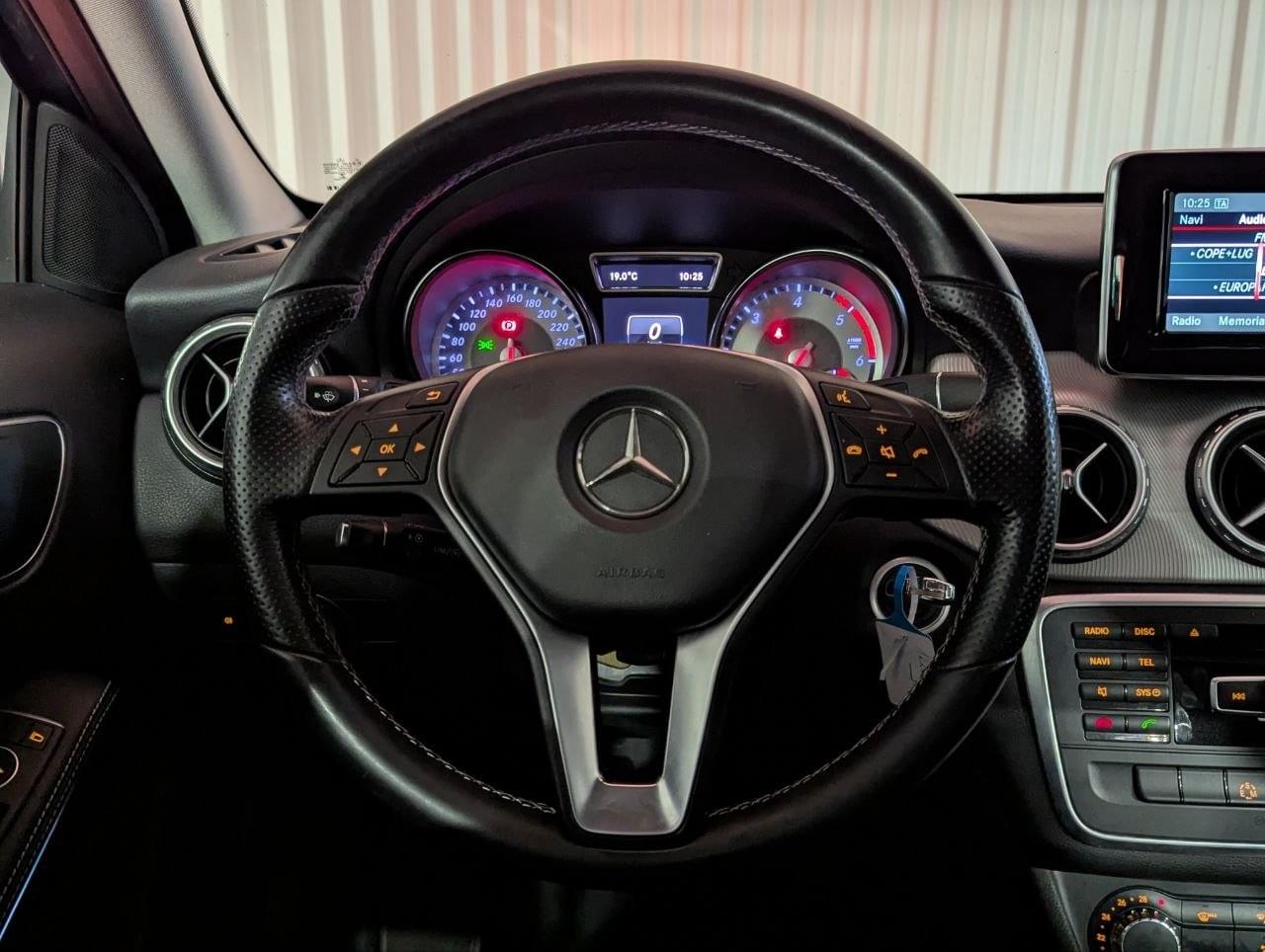 MERCEDES CLASE GLA 200 CDI 136CV AUT URBAN 25 