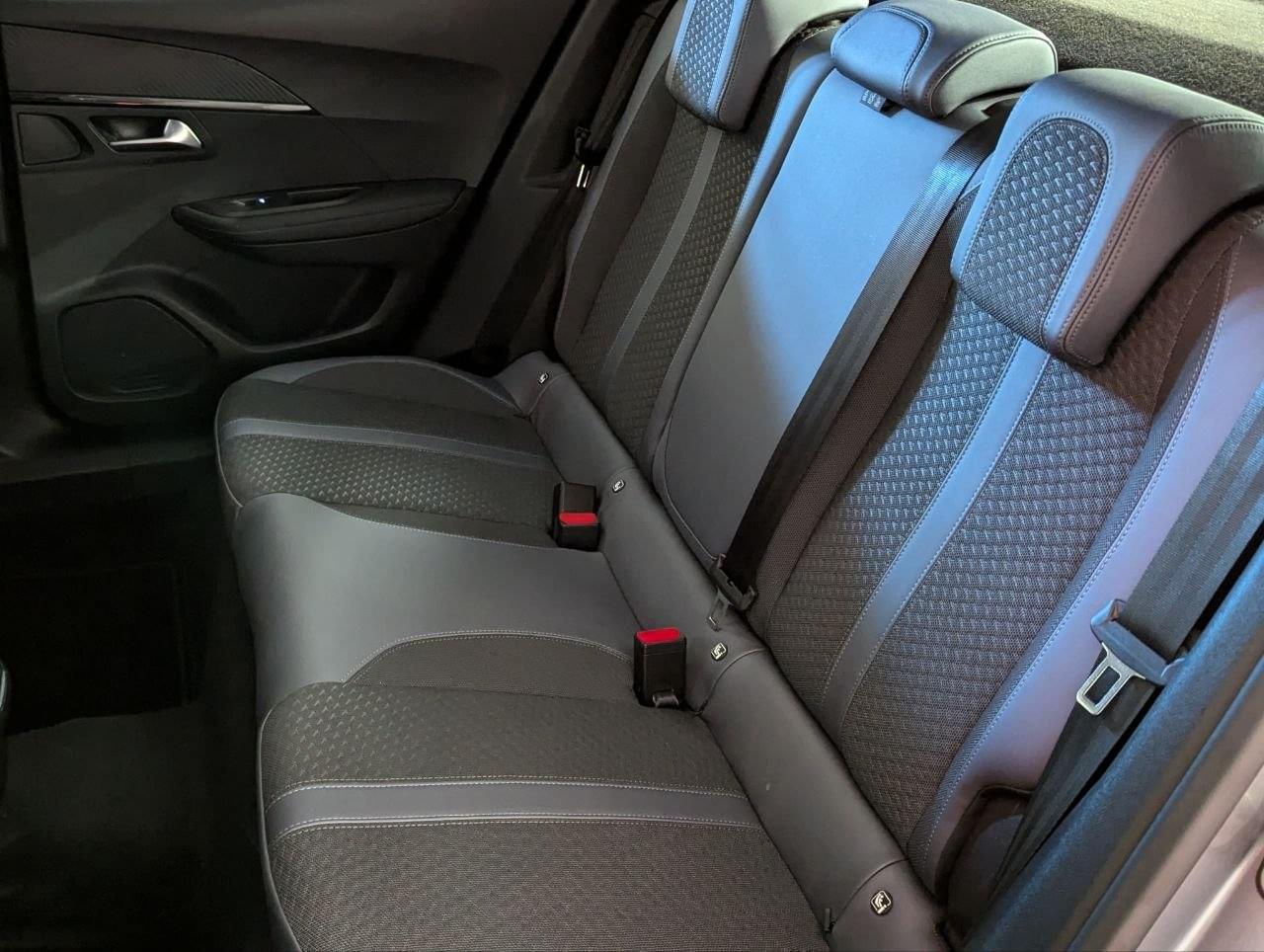 PEUGEOT E-2008 ELECTRICO ALLURE PACK 136CV 19