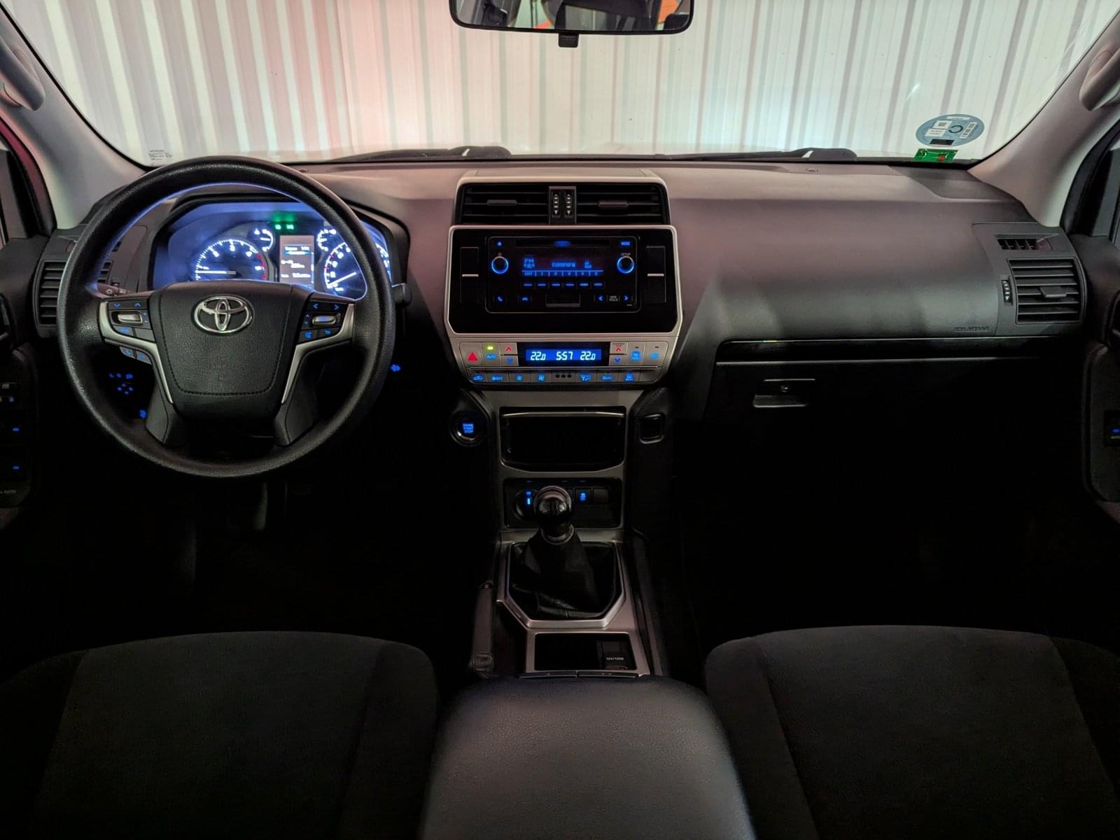 TOYOTA LAND CRUISER 2.8 D-4D 7PL GX 177CV 23