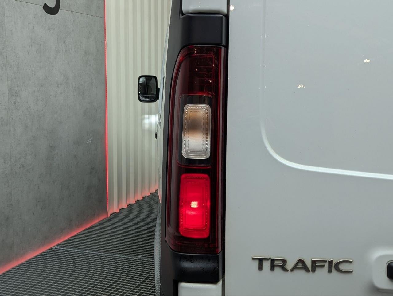 RENAULT TRAFIC FURGON 27 2.0 DCI 120CV L1H1 16 