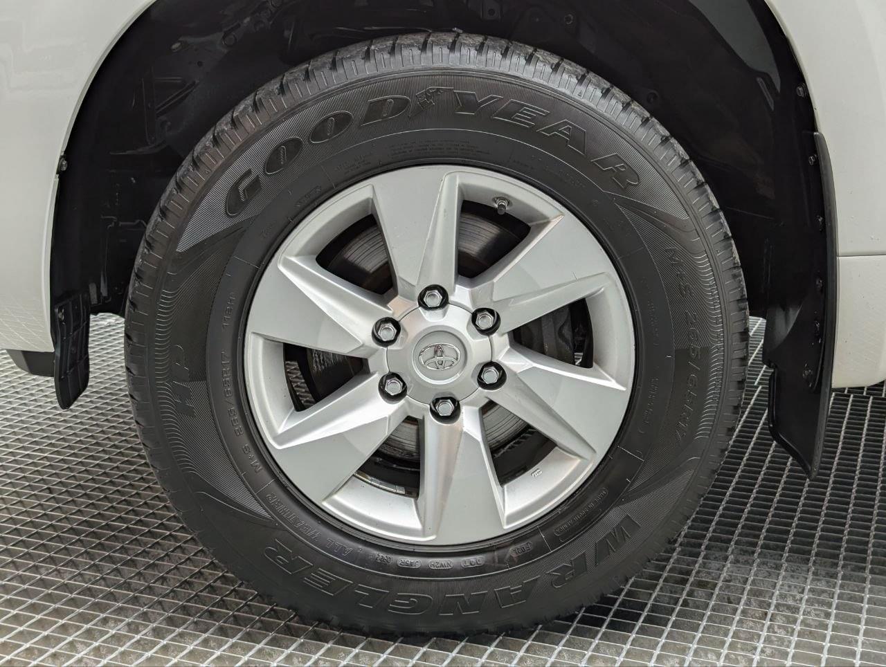 TOYOTA LAND CRUISER 2.8 D-4D 3P VX 204CV 9