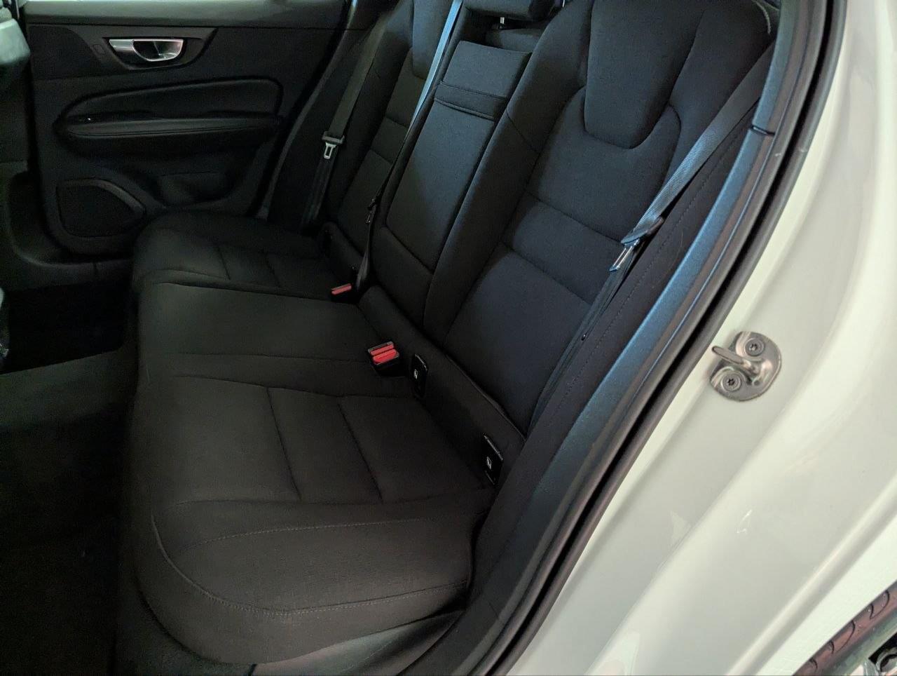 VOLVO V60 2.0 B4 (D) MOMENTUM PRO AUTO 19 