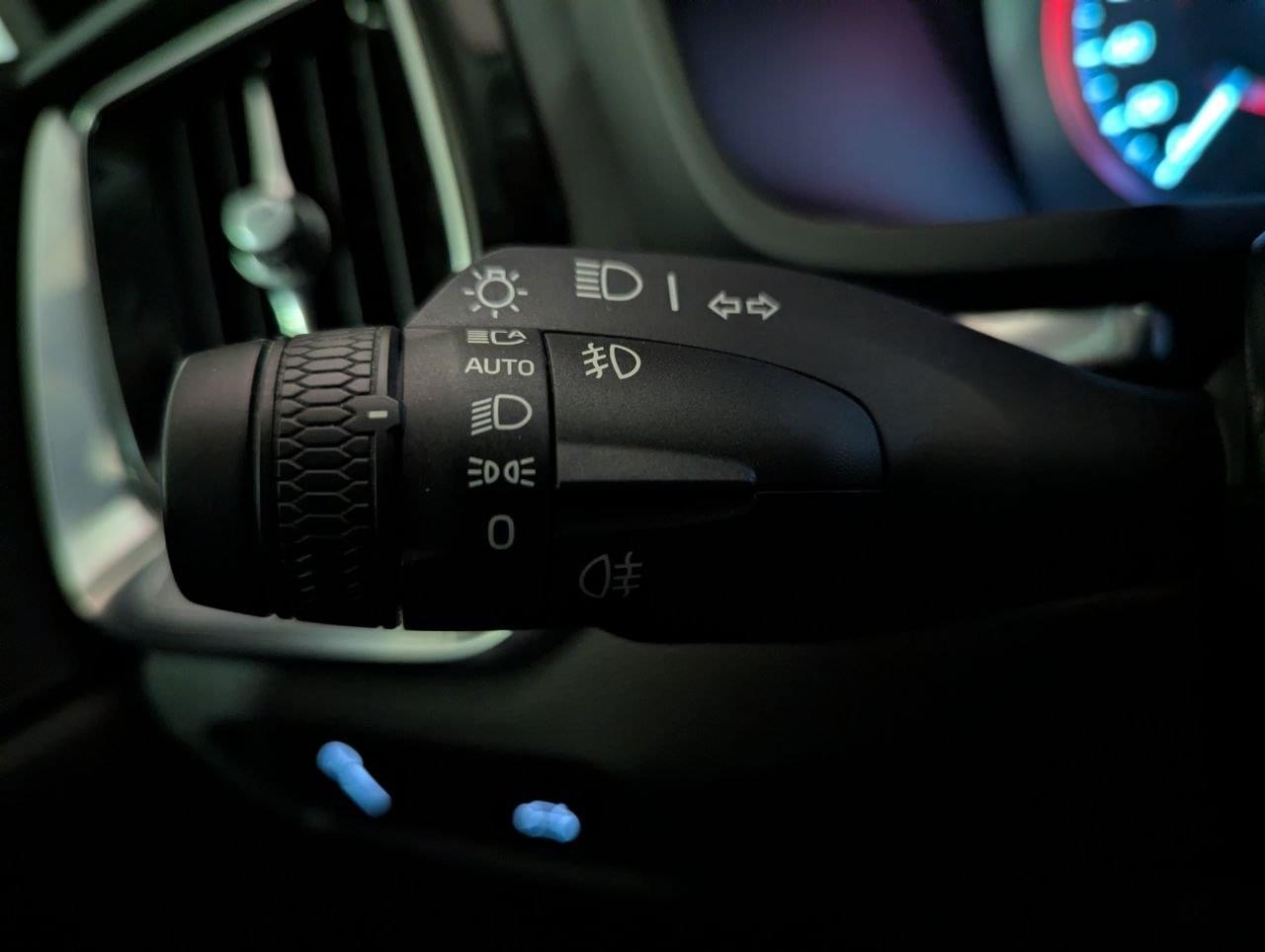 VOLVO V60 2.0 B4 (D) MOMENTUM PRO AUTO 39 