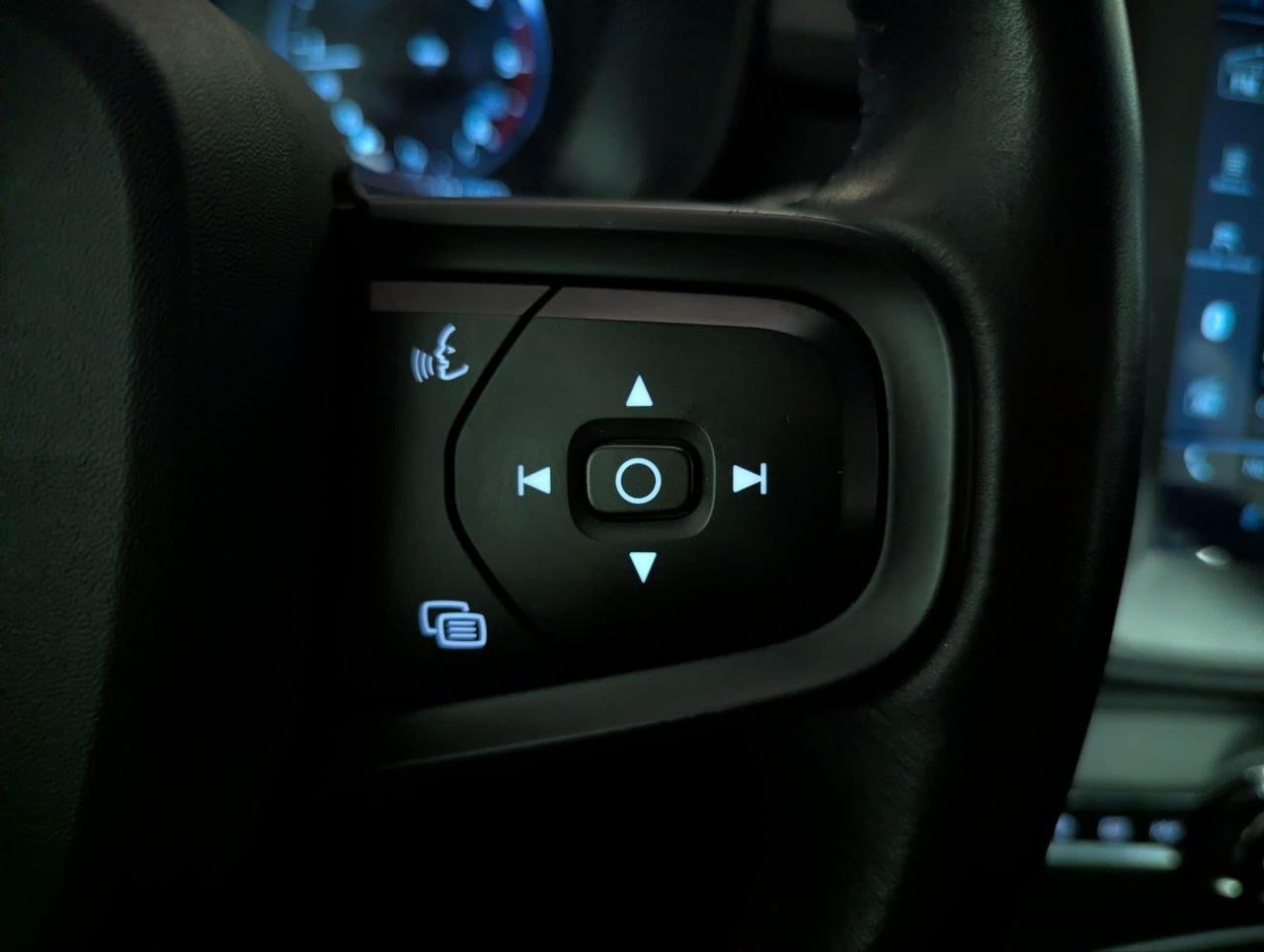 VOLVO XC40 D3 2.0 150CV MOMENTUM 37 